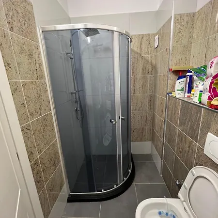 Modern Fishta Q5 22 Velipojë