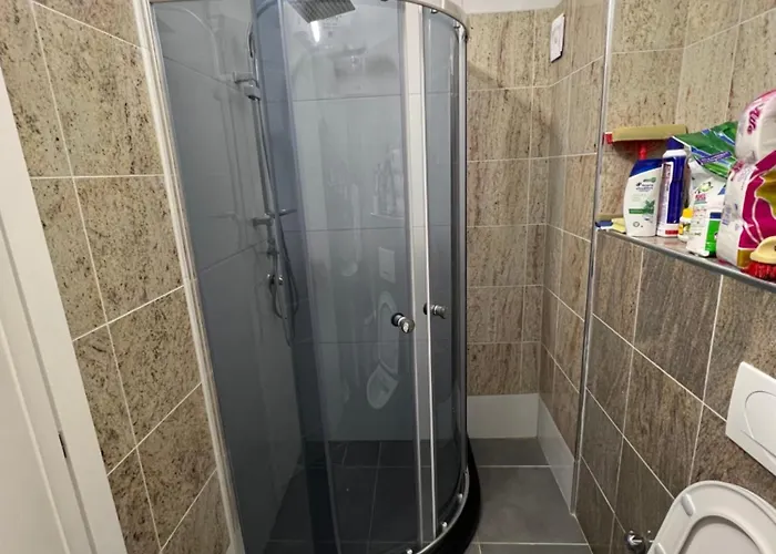 Modern Fishta Q5 22 Velipojë