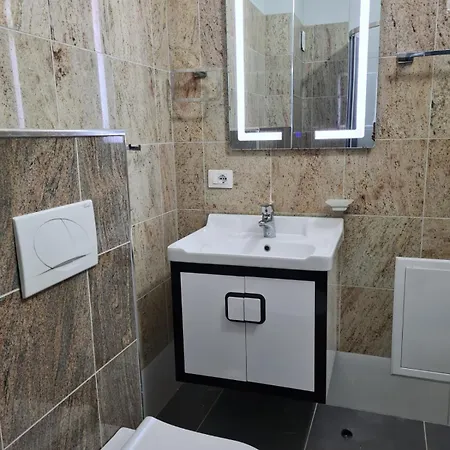 Modern Fishta Q5 22 アパート *